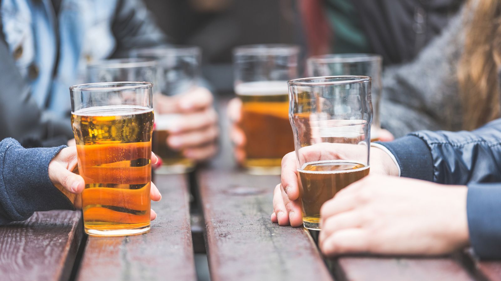 Drinking alcohol does not actually make people look more attractive, study suggests | Science & Tech News