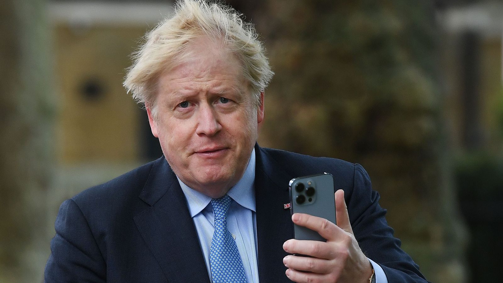 Tech experts retrieve Boris Johnson’s pandemic WhatsApps from old phone | Politics News