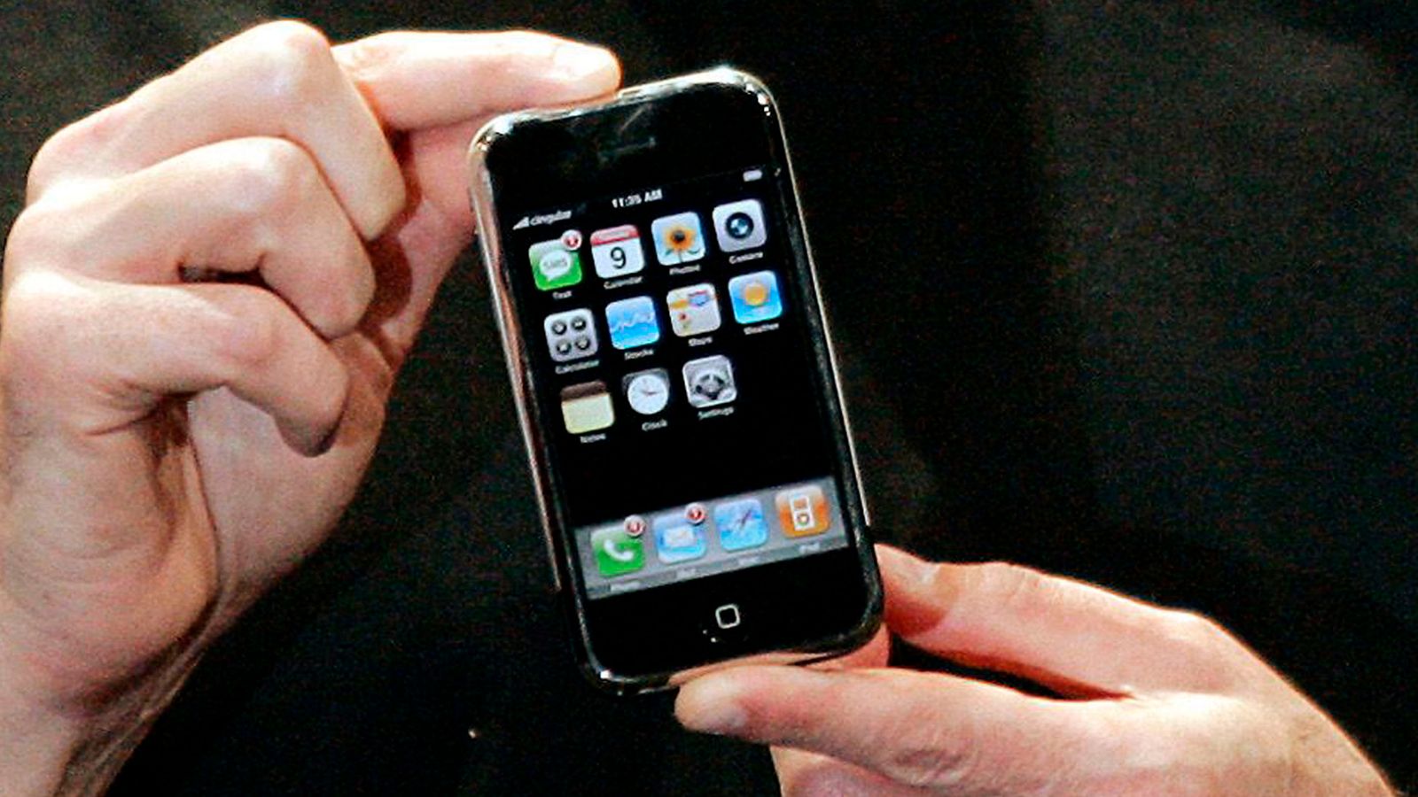 Apple iPhone from 2007 sells for more than £145,000 at auction in US | Science & Tech News