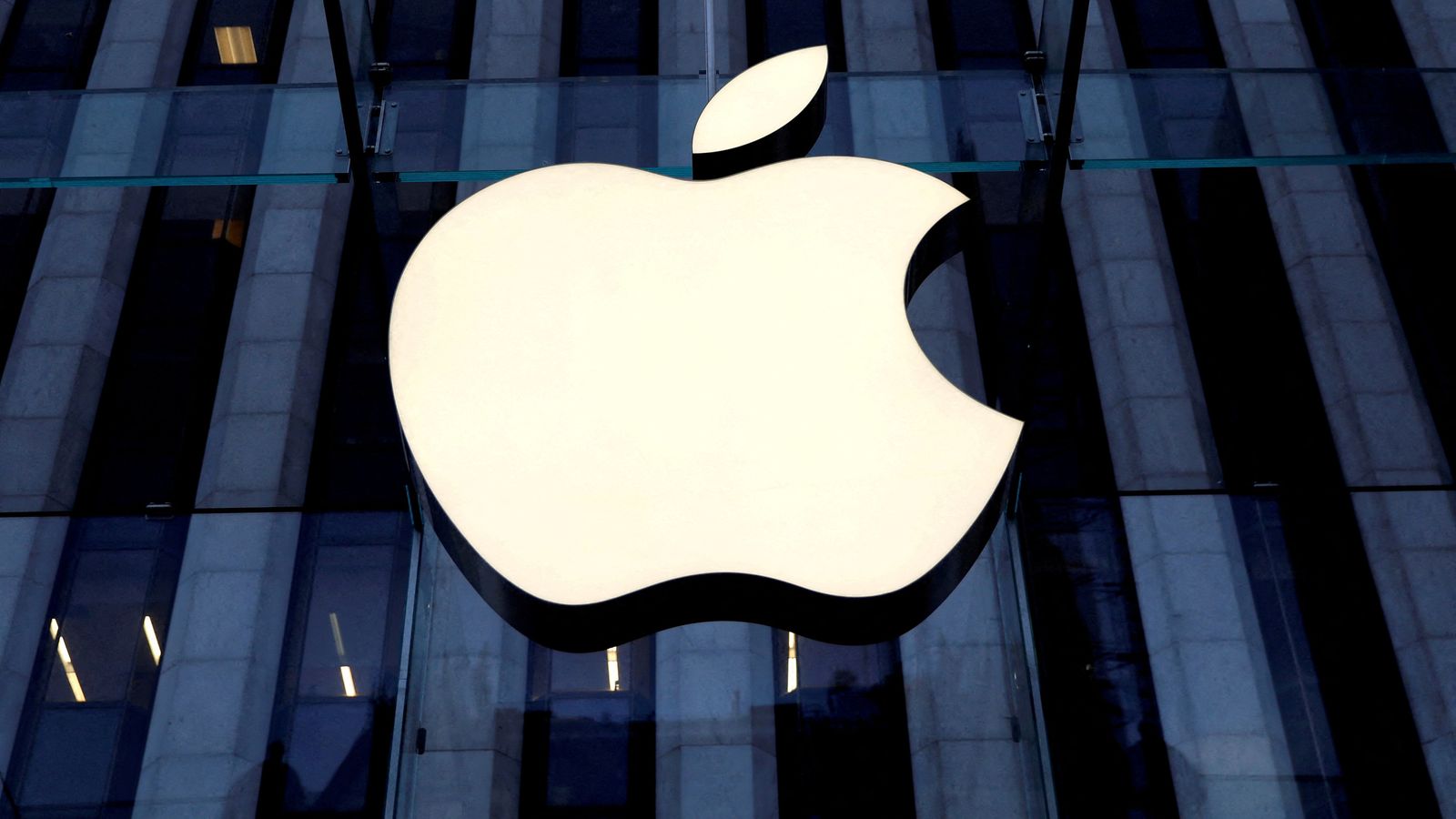 Why is Apple facing its longest slump in 20 years? | Science & Tech News