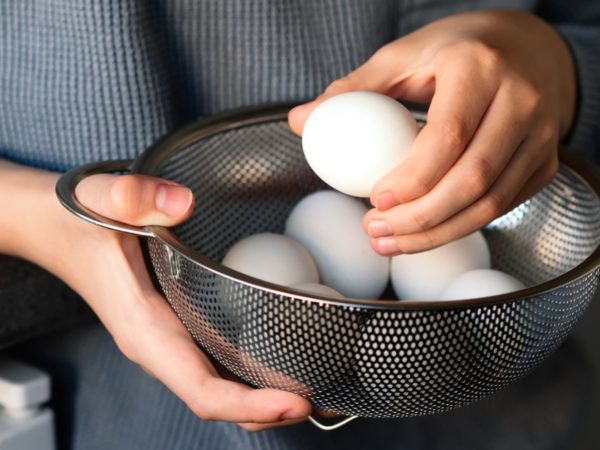 Parents warned after cracking eggs on toddlers’ heads in TikTok trend | World News