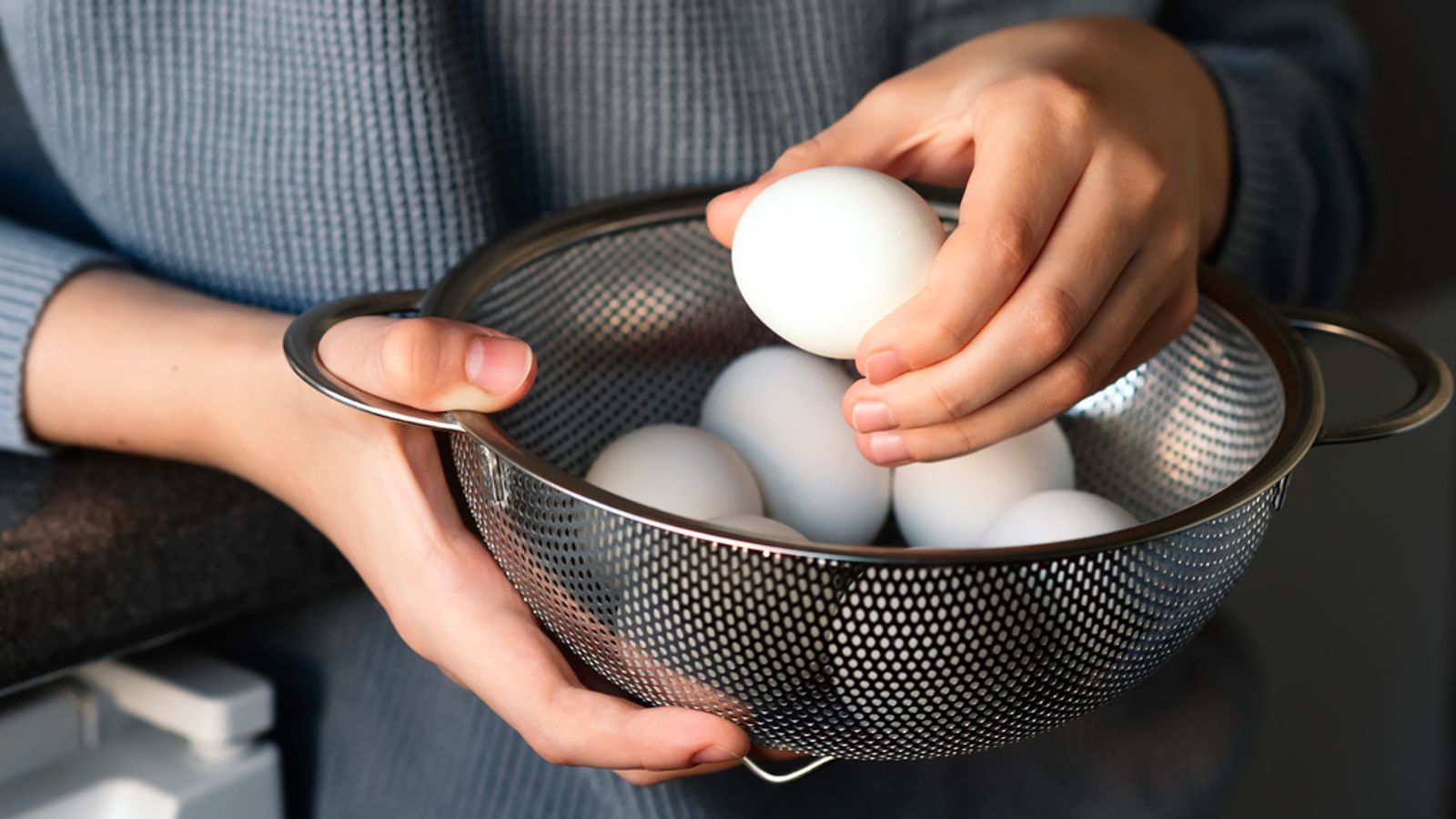 Parents warned after cracking eggs on toddlers’ heads in TikTok trend | World News