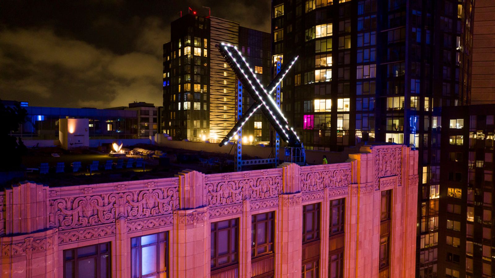 Giant flashing X sign removed from Twitter’s San Francisco HQ after complaints and investigation | Science & Tech News