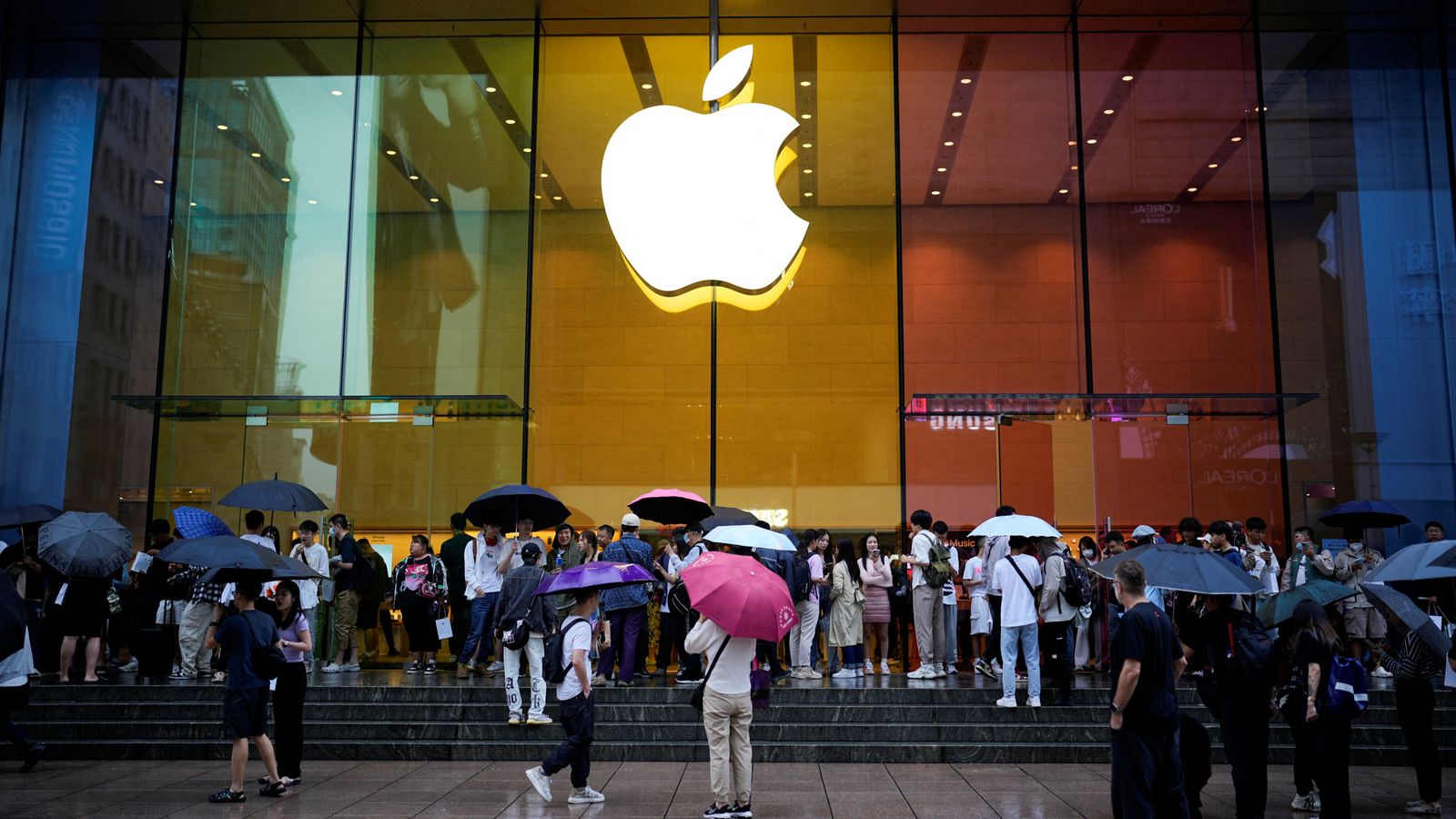 Apple iPhone sale revenue reaches new record | Business News