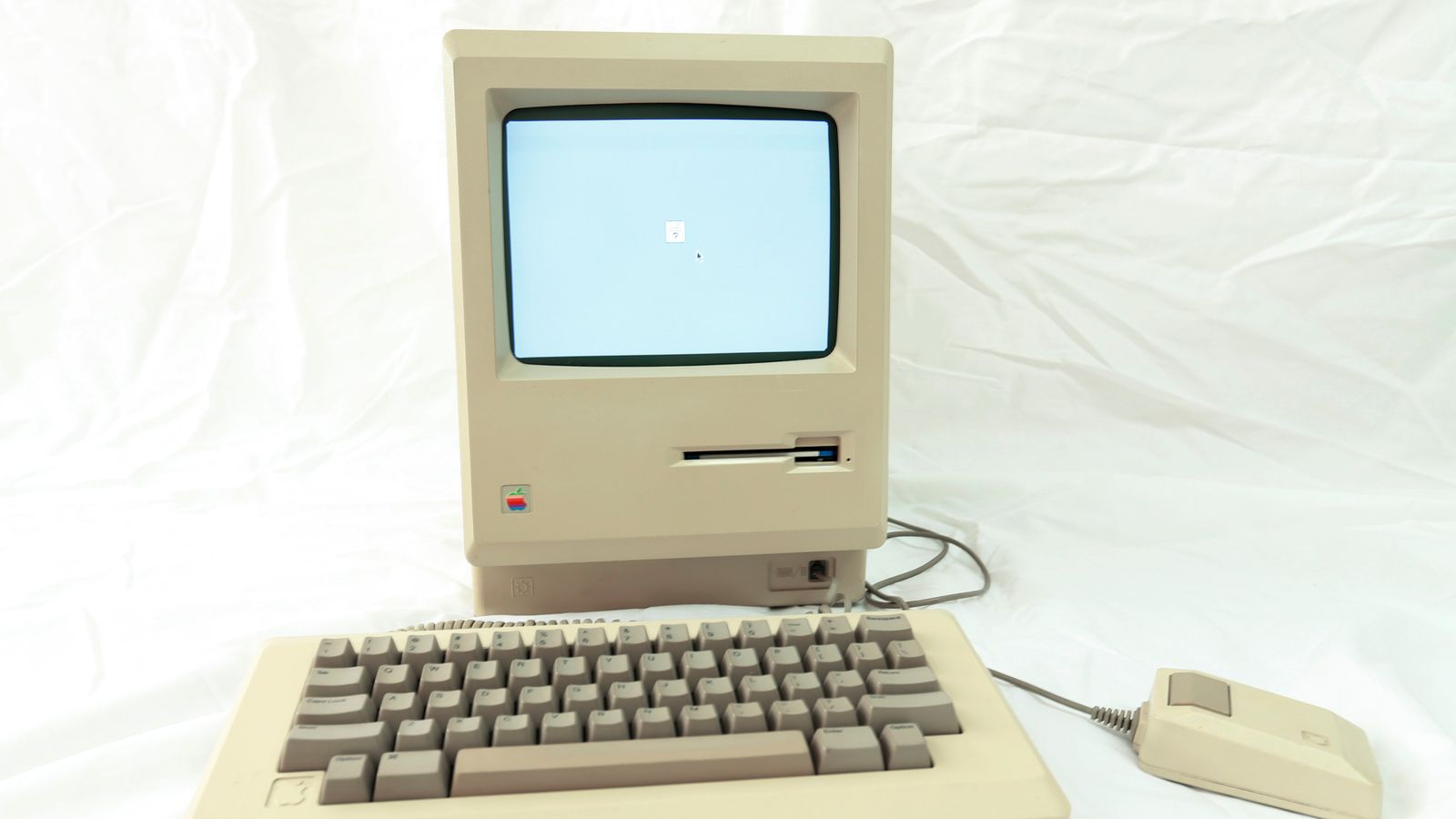 A game changing computer: Apple’s first Macintosh turns 40 | Science & Tech News